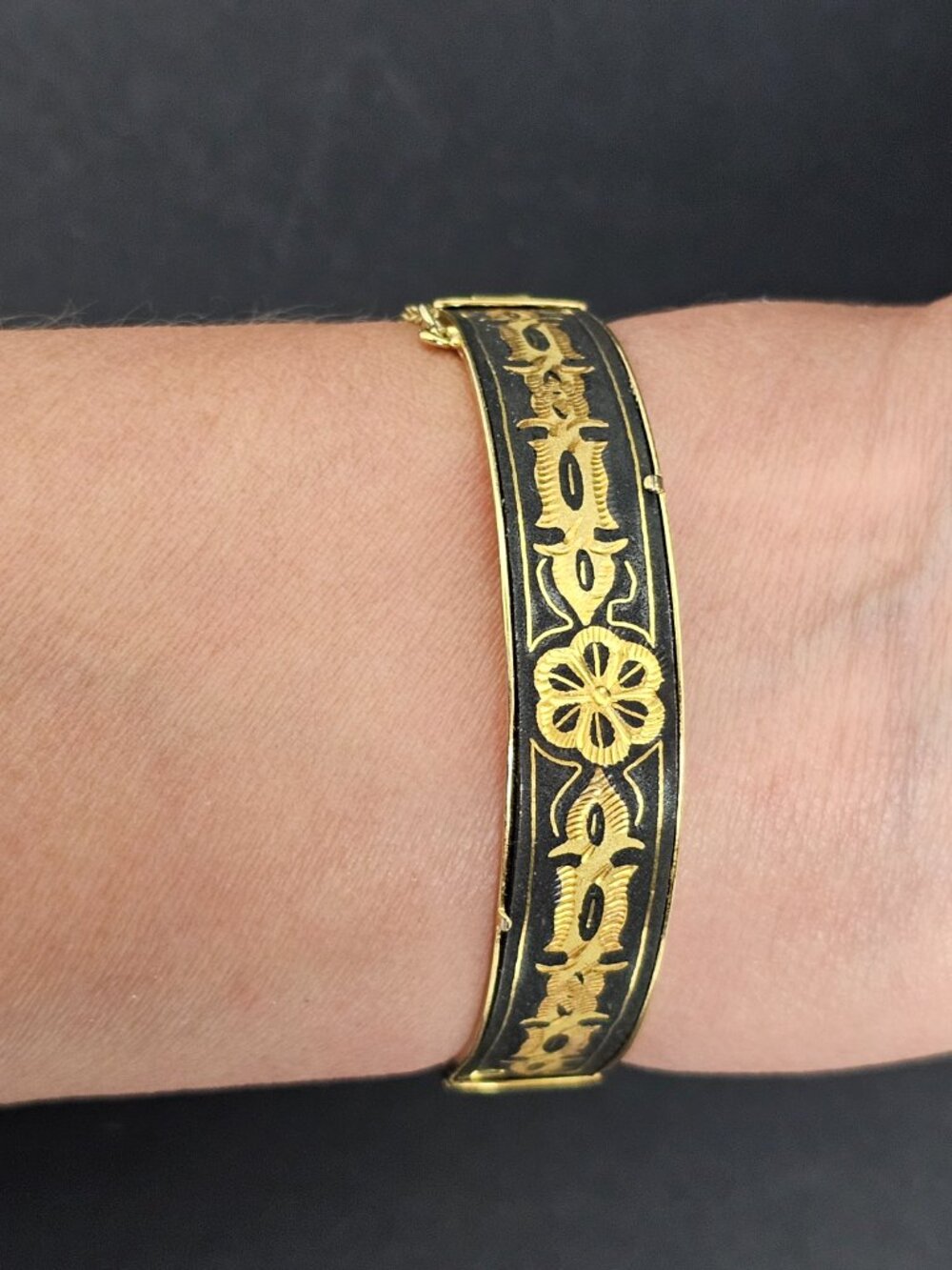Vtg Damascene Floral Hinged Bangle Bracelet Black Rose Yellow Gold Tone Inlay - Picture 12 of 14